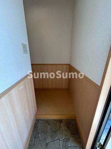 物件内観写真4　(落ち着いた玄関です)