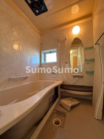 物件内観写真9　(日々の疲れを癒すお風呂付です)