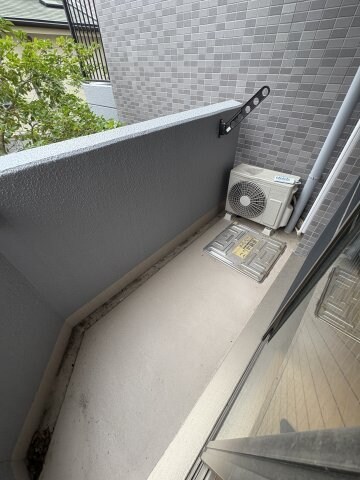 物件内観写真9　(外からの目が気にならないバルコニーで洗濯物が干せます)