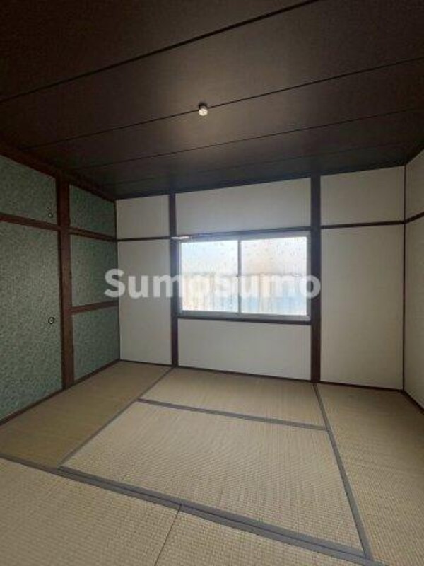 寝室(落ち着いて過ごせるお部屋なので、寝室にいかがでしょうか)