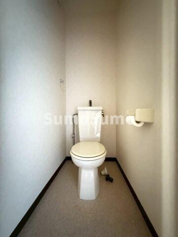 物件内観写真9　(シンプルで使いやすいトイレです)