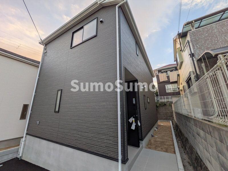 物件外観写真3　(外観は落ち着いています)