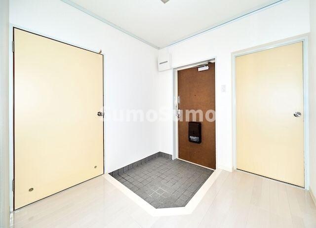 物件内観写真3　(落ち着いた玄関です)