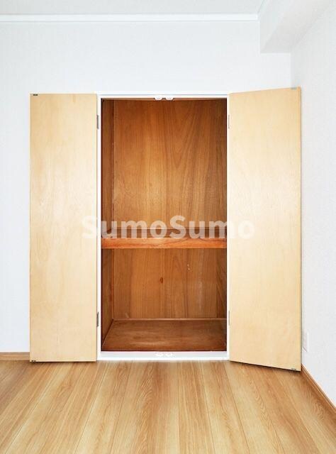 物件内観写真14　(収納豊富です)