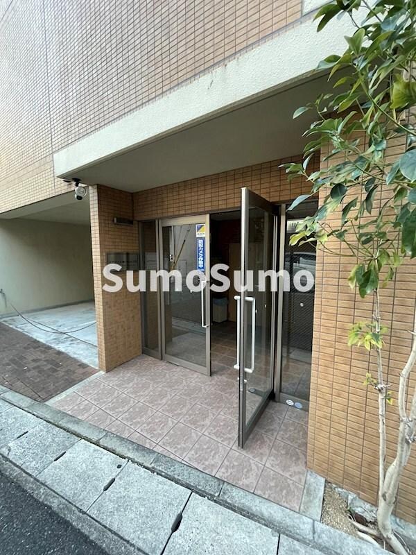 物件外観写真2　(清潔なエントランスです)
