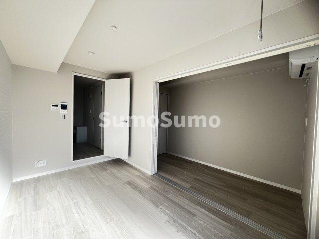 物件内観写真4　(ゆったりとした居間です)