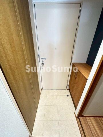 物件内観写真4　(収納もある玄関です)