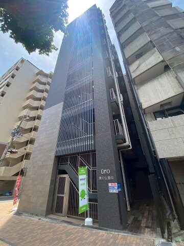 物件外観写真1　(外観は落ち着いています)