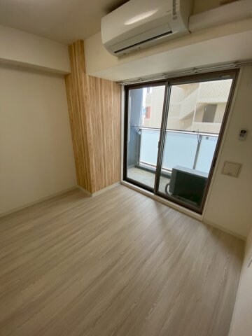 物件内観写真10　(落ち着いた色調の寝室です)