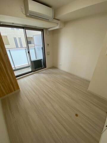 物件内観写真21　(こちらのリビングで趣味の時間をお楽しみください)