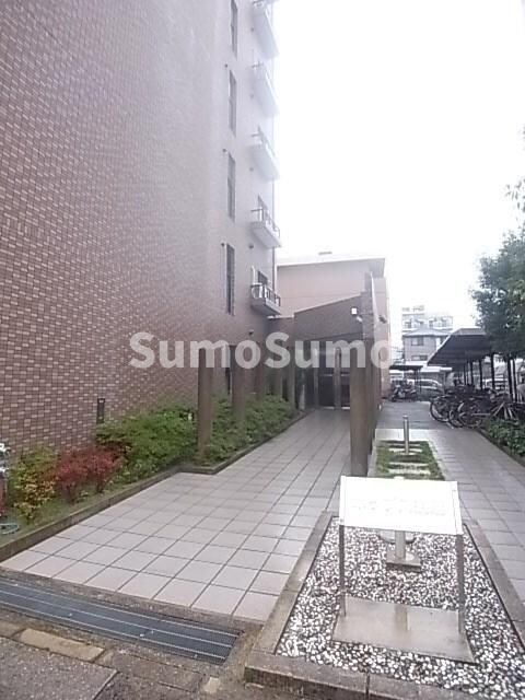 物件外観写真3　(エントランスです)