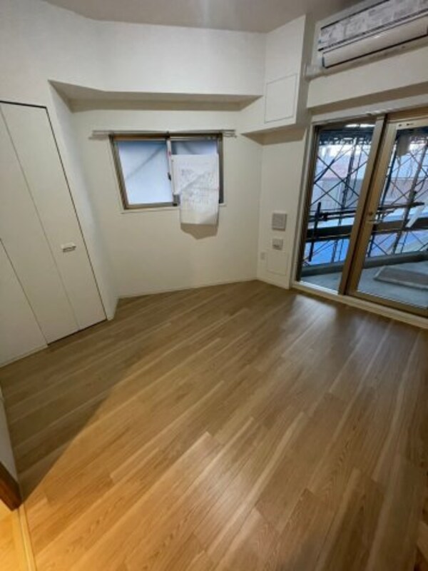 居室(小物を収納するのに便利です)