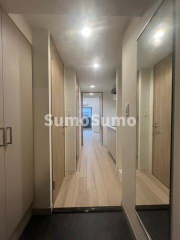 物件内観写真3　(収納もある玄関です)