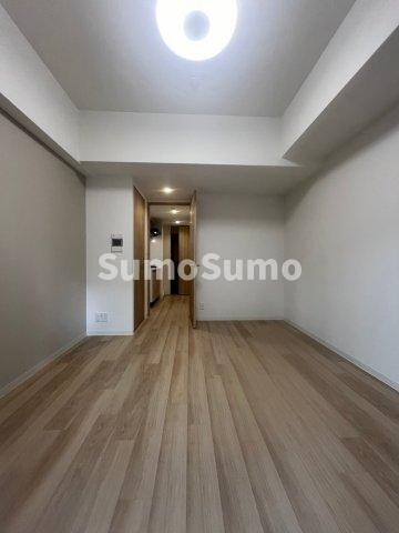 物件内観写真17　(こちらのリビングで趣味の時間をお楽しみください)