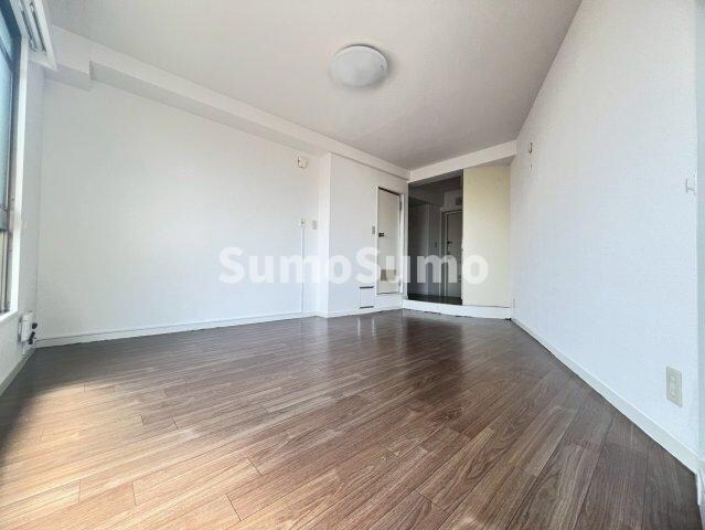 物件内観写真6　(開放的な寝室です)