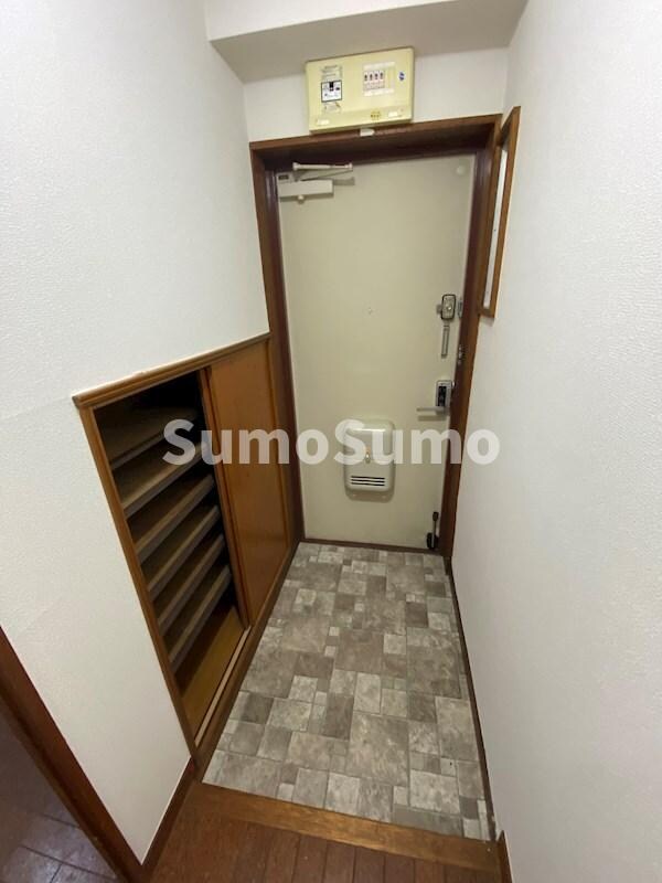 物件内観写真6　(明るい玄関です)