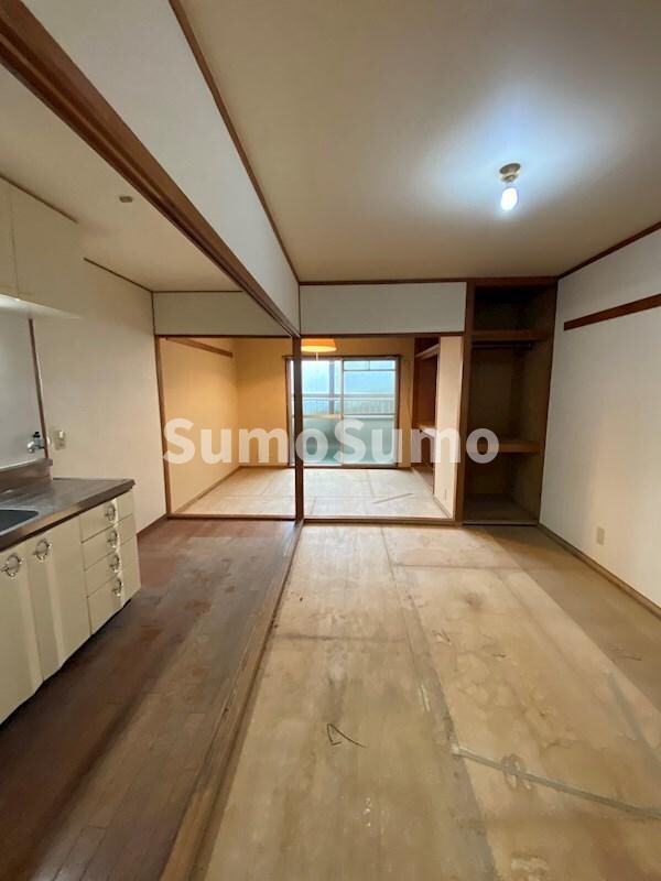 物件内観写真7　(おしゃれな居間です)