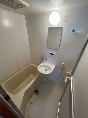 物件内観写真6　(落ち着いた空間のお風呂です)