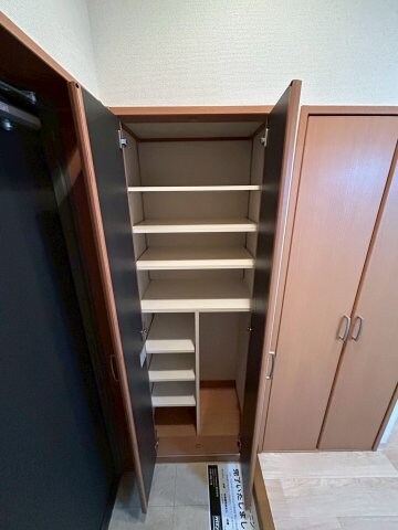 物件内観写真25　(大きなスペースがあり、収納には困りません)