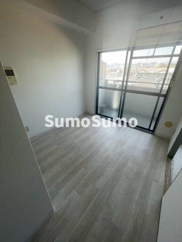 物件内観写真9　(ゆったりとしたリビングです)