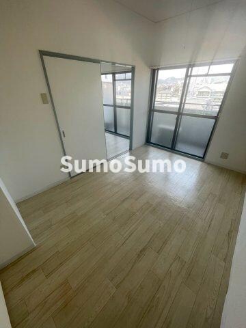 物件内観写真20　(ゆったりとした居間です)