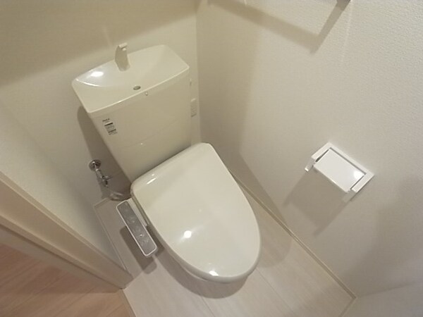 トイレ(落ち着いた色調のトイレです)