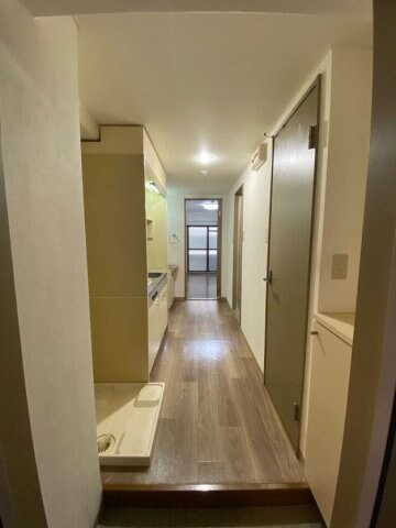 物件内観写真7　(シンプルで使いやすい玄関です)