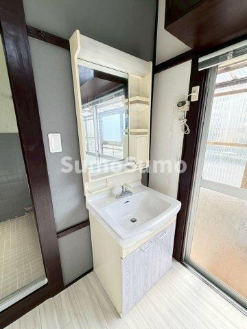 物件内観写真9　(コンパクトで使いやすい洗面所)