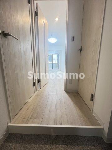 物件内観写真5　(落ち着いた玄関です)