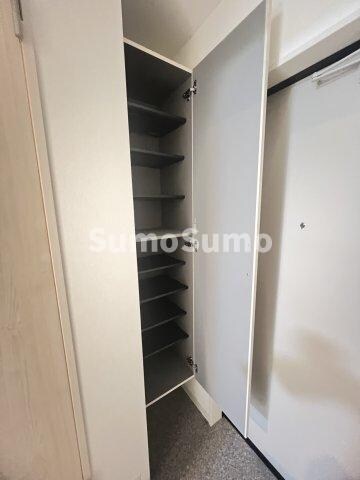 物件内観写真6　(ちょっとした収納スペースも充実しています)