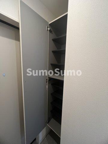 物件内観写真5　(たっぷりとした収納スペースです)