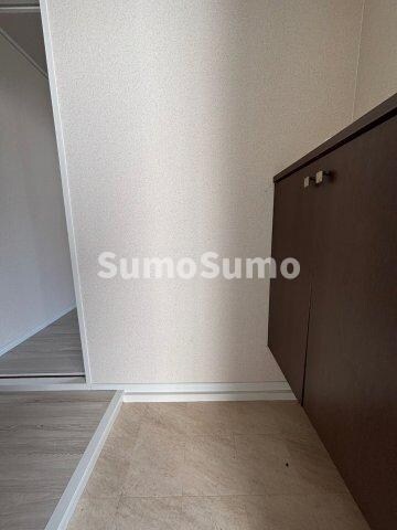 物件内観写真3　(ゆったりとした玄関です)