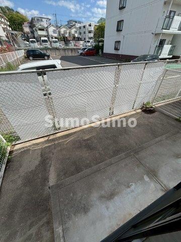 物件内観写真12　(外からの目が気にならないバルコニーで洗濯物が干せます)