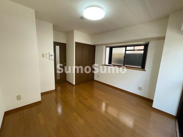 物件内観写真5　(おしゃれな居間です)