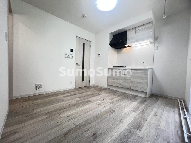 物件内観写真12　(こちらのリビングで趣味の時間をお楽しみください)