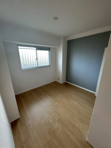 物件内観写真21　(個人の部屋や寝室として使える洋室です)