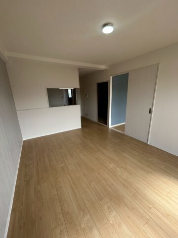 物件内観写真25　(ゆったりとした居間です)