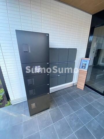 物件外観写真2　(便利な宅配ボックス完備♪)