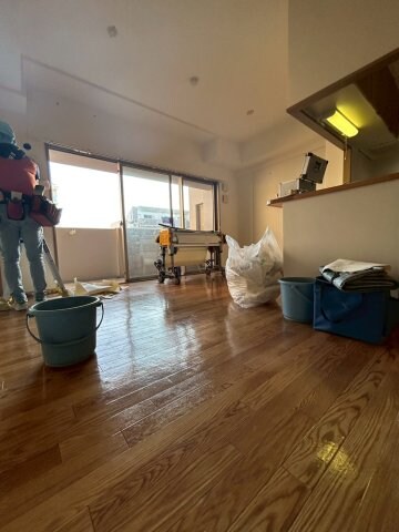 物件内観写真7　(ゆったりとしたリビングです)