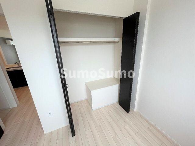 物件内観写真10　(大きなスペースがあり、収納には困りません)