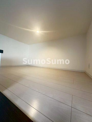 物件内観写真6　(開放的な寝室です)