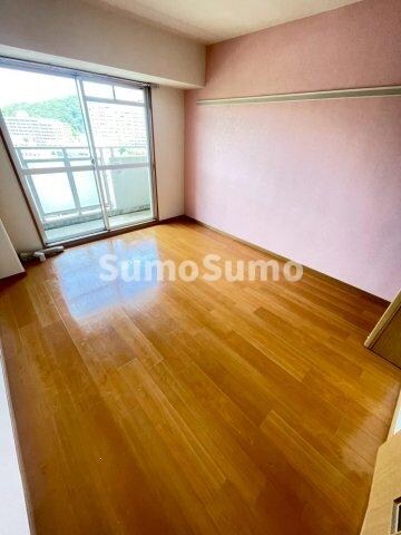 物件内観写真5　(ゆったり過ごせる居間です)