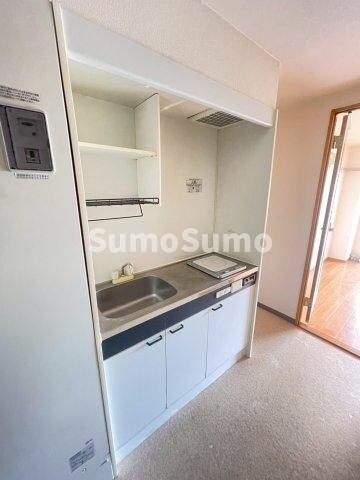 物件内観写真7　(コンパクトなキッチンで掃除もラクラク)