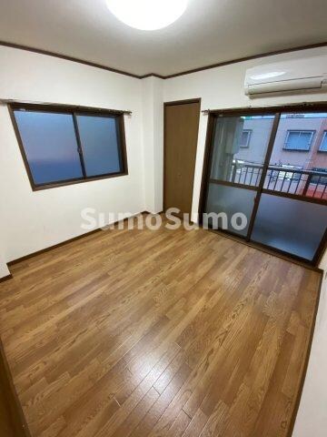 物件内観写真17　(ゆったりとした居間です)