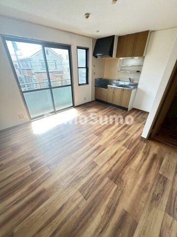 物件内観写真5　(リビングです)