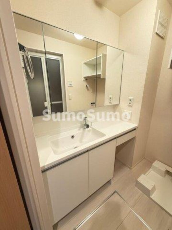 洗面・脱衣所(明るい洗面所です)