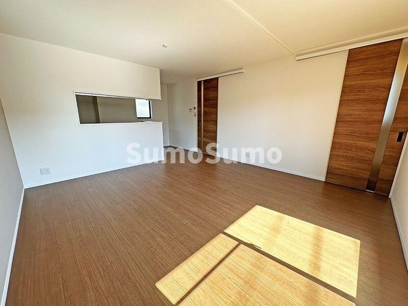 物件内観写真5　(ゆったり過ごせる居間です)