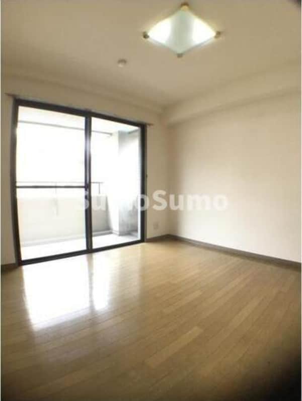 寝室(落ち着いて過ごせるお部屋なので、寝室にいかがでしょうか)