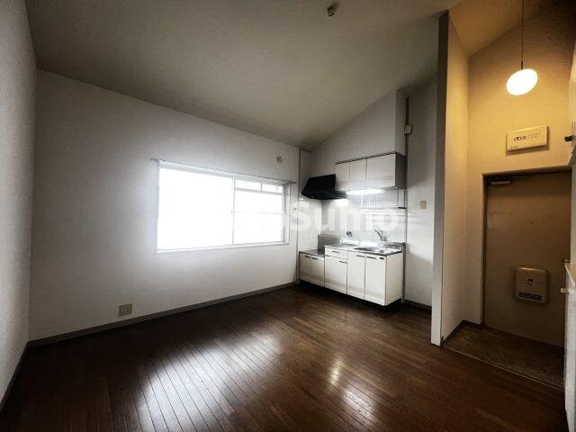 物件内観写真16　(おしゃれな居間です)