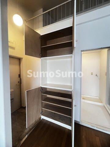 物件内観写真20　(大きなスペースがあり、収納には困りません)